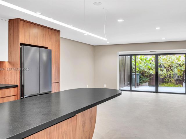 Дом в аренду по адресу 2211 NE 122nd St 2211 - фото 7475170