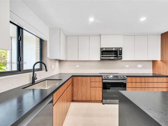 Дом в аренду по адресу 2211 NE 122nd St 2211 - фото 7475183