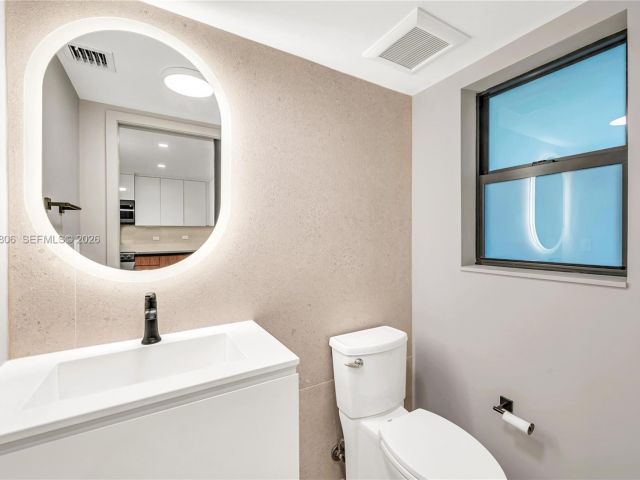 Дом в аренду по адресу 2211 NE 122nd St 2211 - фото 7475185