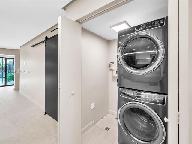 Дом в аренду по адресу 2211 NE 122nd St 2211 - фото 7475189