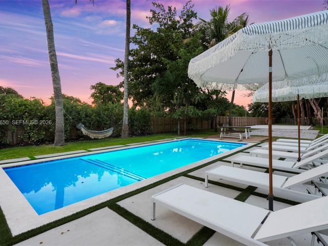 Продажа дома по адресу 995 NE 107th St - фото 7466052