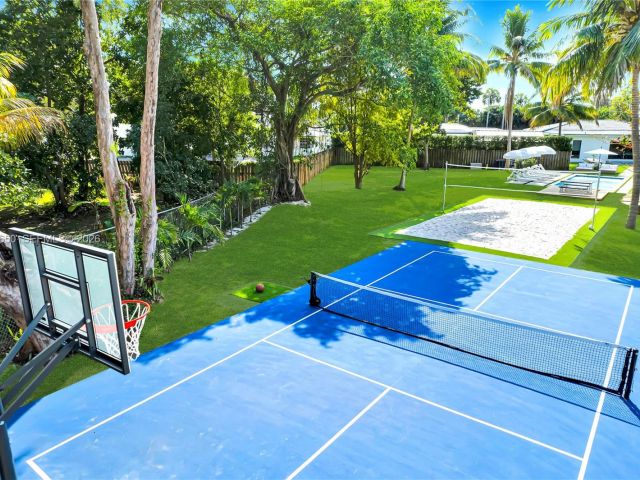 Продажа дома по адресу 995 NE 107th St - фото 7466053