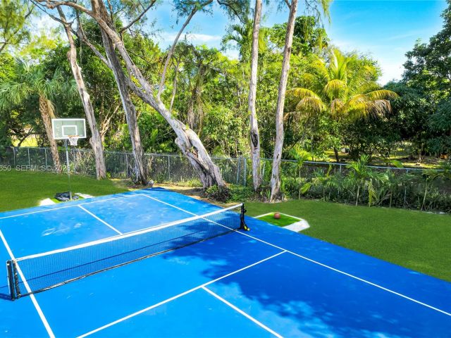 Продажа дома по адресу 995 NE 107th St - фото 7466054