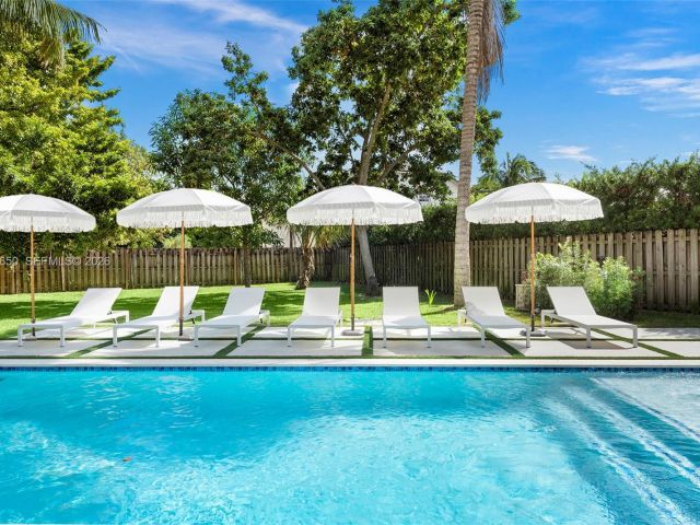 Продажа дома по адресу 995 NE 107th St - фото 7466058