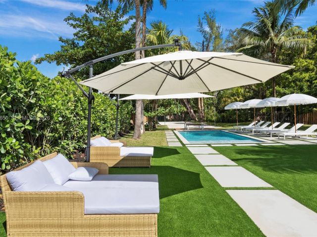 Продажа дома по адресу 995 NE 107th St - фото 7466062