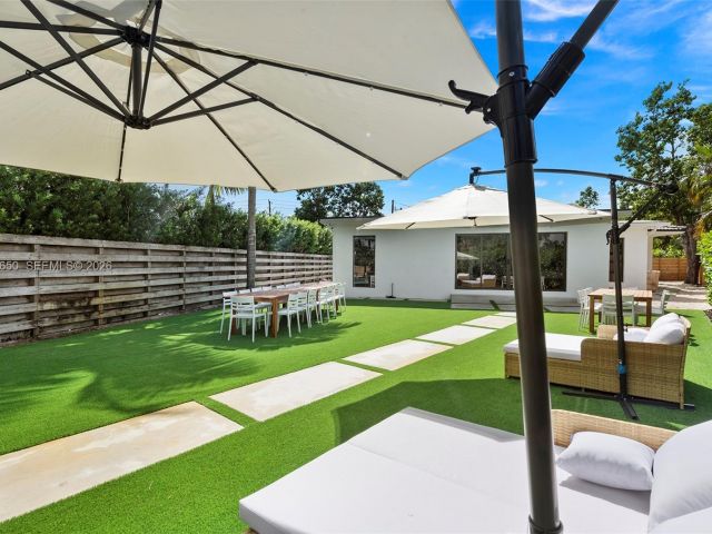 Продажа дома по адресу 995 NE 107th St - фото 7466063