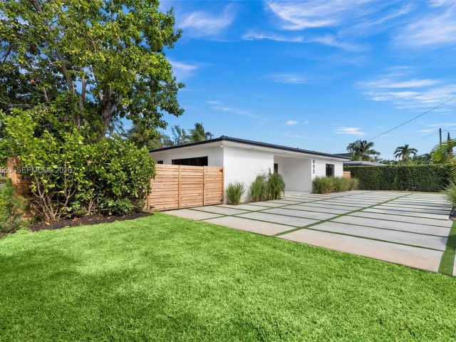 Продажа дома по адресу 995 NE 107th St - фото 7466064