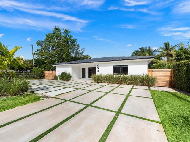 Продажа дома по адресу 995 NE 107th St - фото 7466065