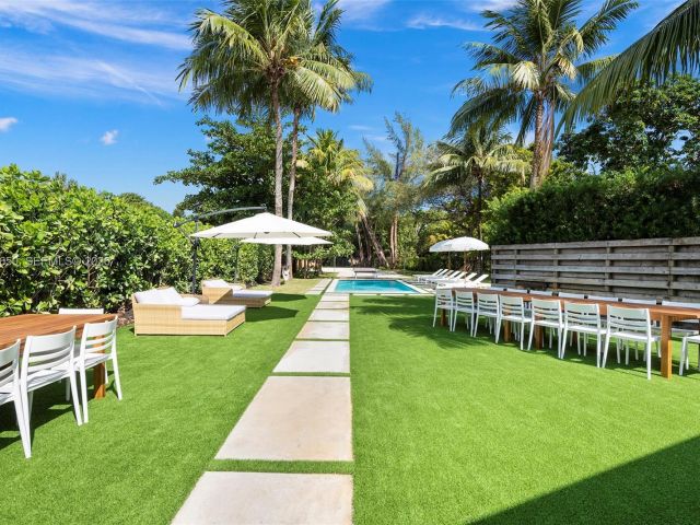 Продажа дома по адресу 995 NE 107th St - фото 7466066