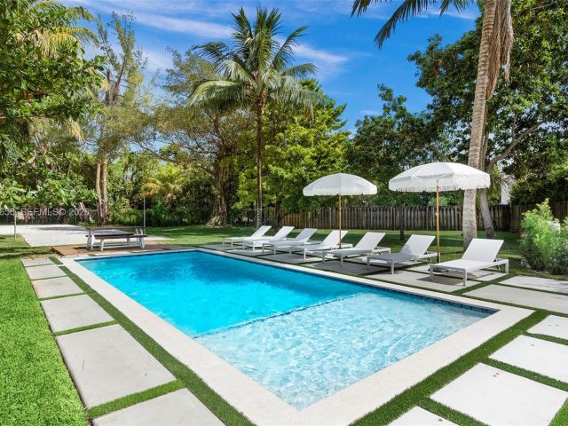 Продажа дома по адресу 995 NE 107th St - фото 7466067