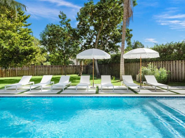 Продажа дома по адресу 995 NE 107th St - фото 7466068