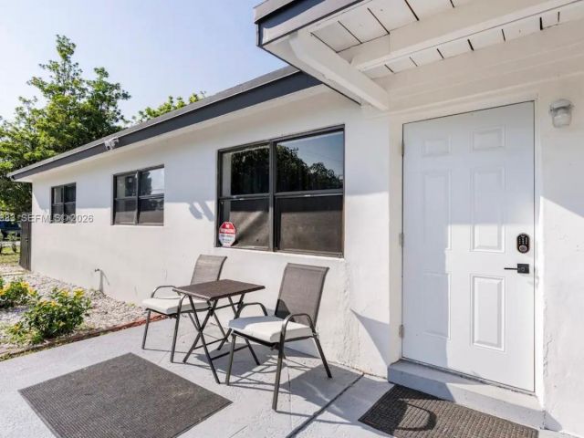 Дом в аренду по адресу 1200 NW 18th Ct 1200 - фото 7481813