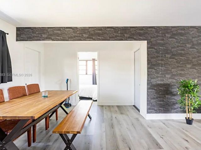 Дом в аренду по адресу 1200 NW 18th Ct 1200 - фото 7481818