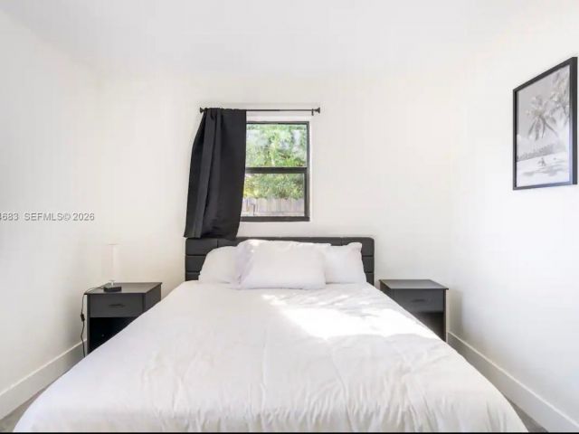 Дом в аренду по адресу 1200 NW 18th Ct 1200 - фото 7481819