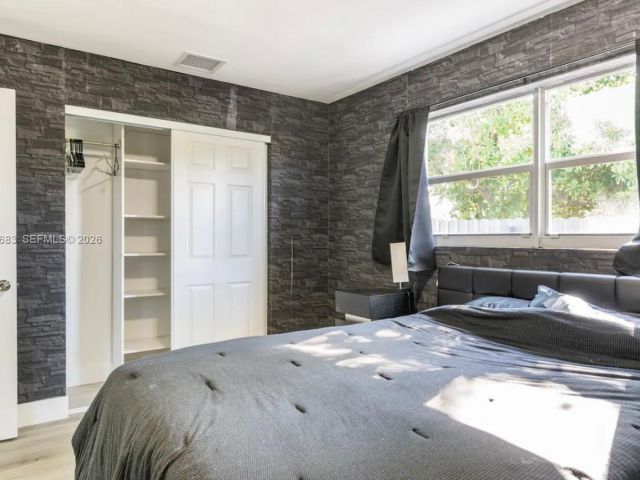 Дом в аренду по адресу 1200 NW 18th Ct 1200 - фото 7481821