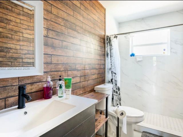 Дом в аренду по адресу 1200 NW 18th Ct 1200 - фото 7481825