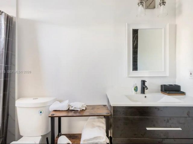 Дом в аренду по адресу 1200 NW 18th Ct 1200 - фото 7481826