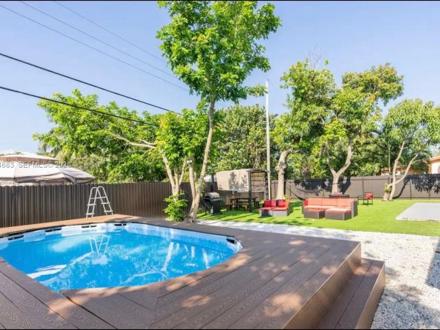 Дом в аренду по адресу 1200 NW 18th Ct 1200 - фото 7481832