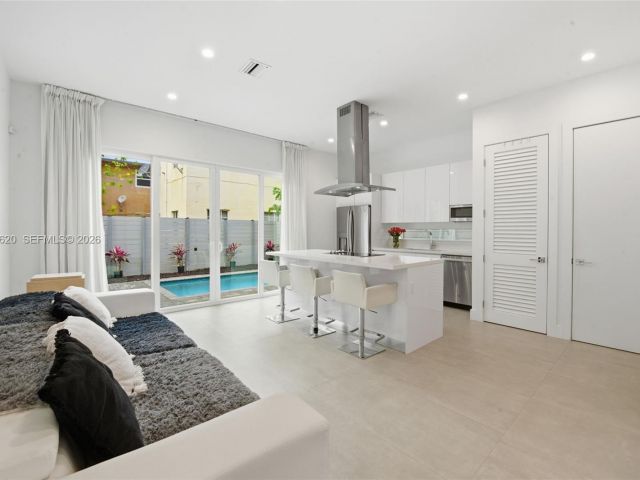 Продажа дома по адресу 3525 Day Ave - фото 7465193