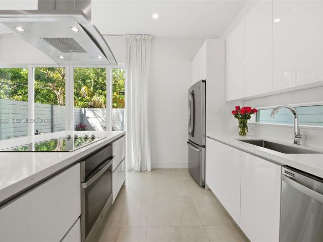 Продажа дома по адресу 3525 Day Ave - фото 7465197