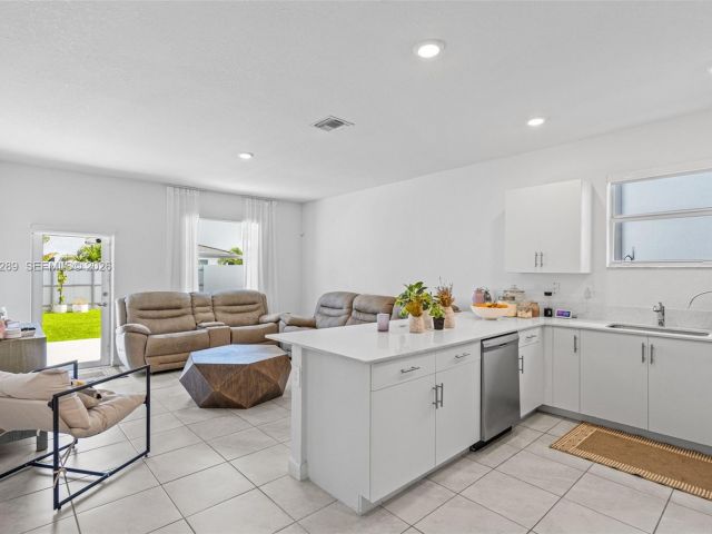 Продажа дома по адресу 12731 SW 213th St - фото 7493876