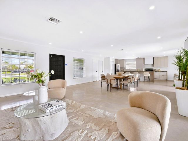 Продажа дома по адресу 1119 N 46th Ter - фото 7514682