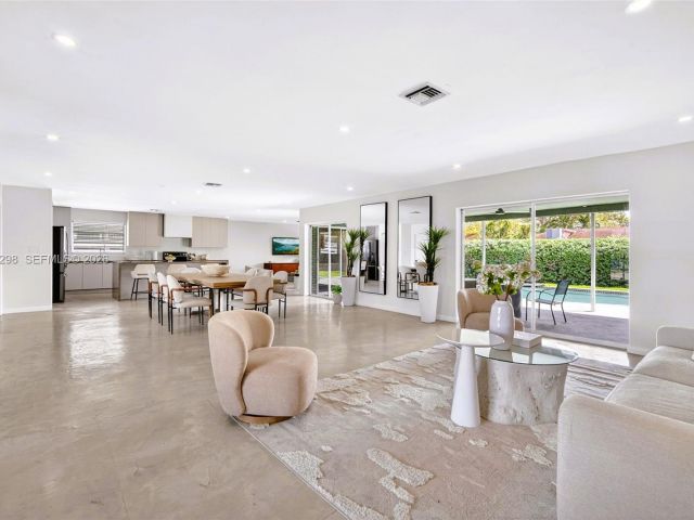 Продажа дома по адресу 1119 N 46th Ter - фото 7514683