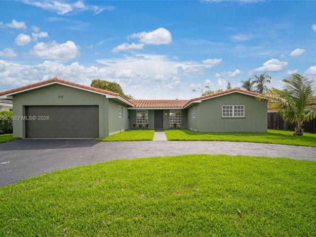 Продажа дома по адресу 1119 N 46th Ter - фото 7514686