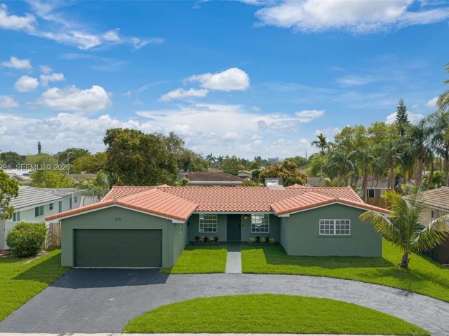 Продажа дома по адресу 1119 N 46th Ter - фото 7514688