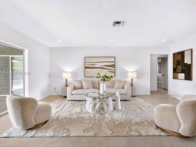 Продажа дома по адресу 1119 N 46th Ter - фото 7514690