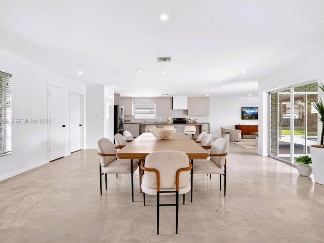 Продажа дома по адресу 1119 N 46th Ter - фото 7514691