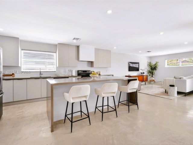 Продажа дома по адресу 1119 N 46th Ter - фото 7514692