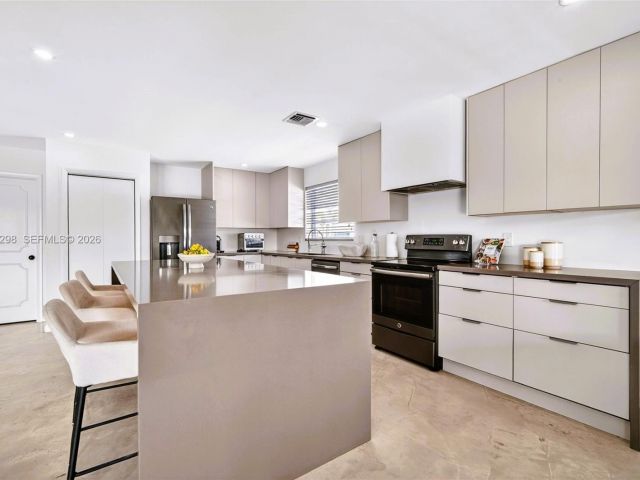 Продажа дома по адресу 1119 N 46th Ter - фото 7514694