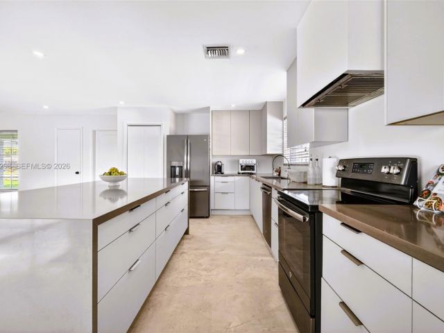 Продажа дома по адресу 1119 N 46th Ter - фото 7514695