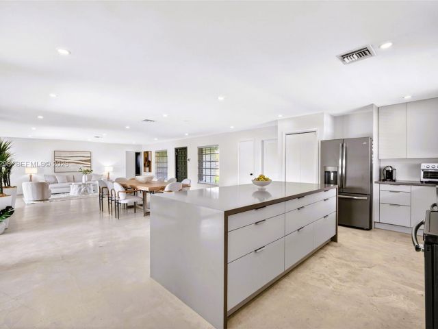 Продажа дома по адресу 1119 N 46th Ter - фото 7514696