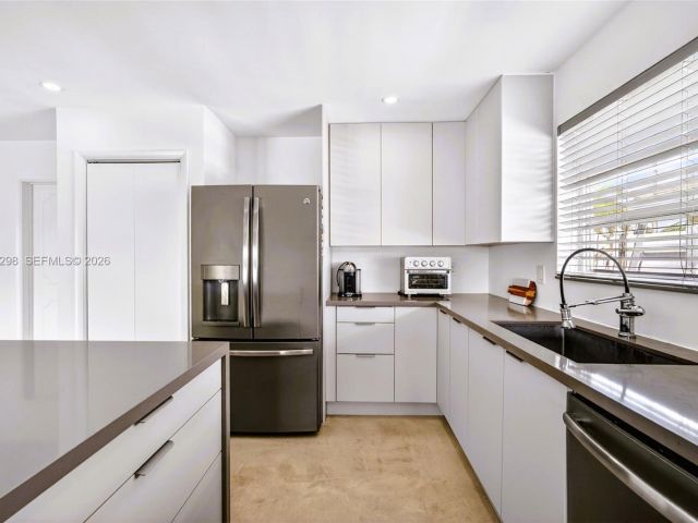 Продажа дома по адресу 1119 N 46th Ter - фото 7514697