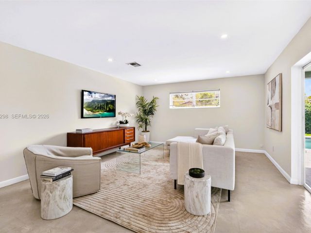 Продажа дома по адресу 1119 N 46th Ter - фото 7514699