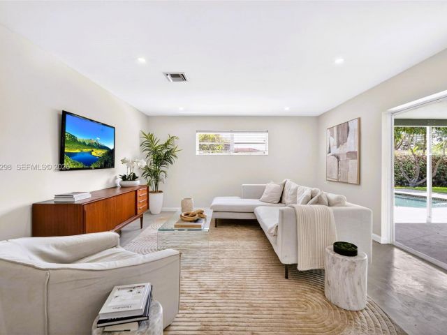 Продажа дома по адресу 1119 N 46th Ter - фото 7514700