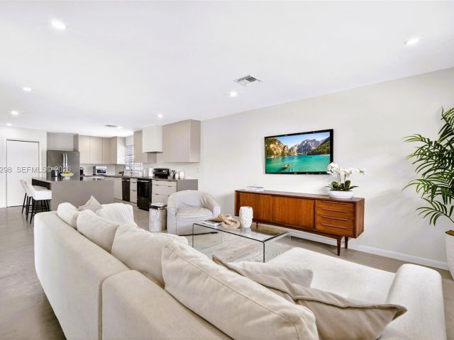 Продажа дома по адресу 1119 N 46th Ter - фото 7514701