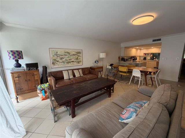 Дом в аренду по адресу 350 Grapetree Dr 410 - фото 7452204