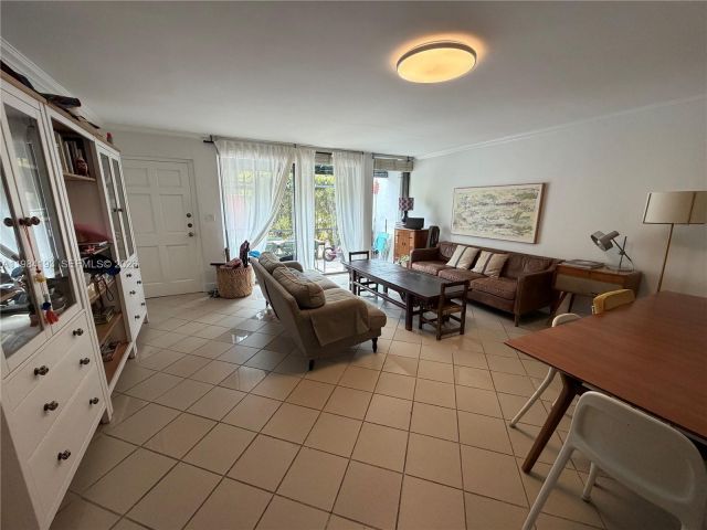 Дом в аренду по адресу 350 Grapetree Dr 410 - фото 7452205