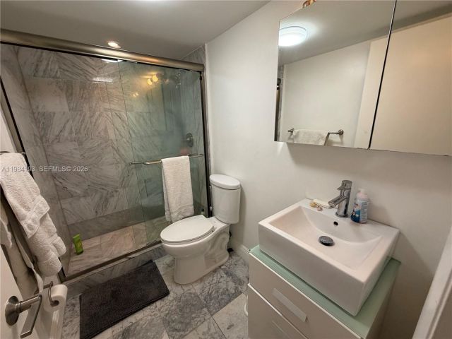 Дом в аренду по адресу 350 Grapetree Dr 410 - фото 7452211