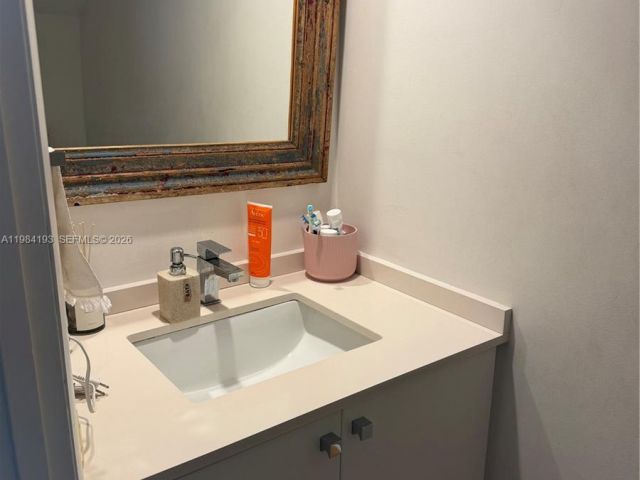 Дом в аренду по адресу 350 Grapetree Dr 410 - фото 7452213