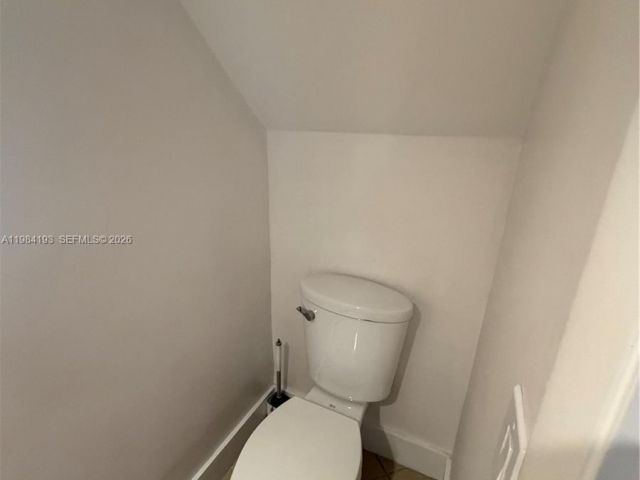 Дом в аренду по адресу 350 Grapetree Dr 410 - фото 7452214