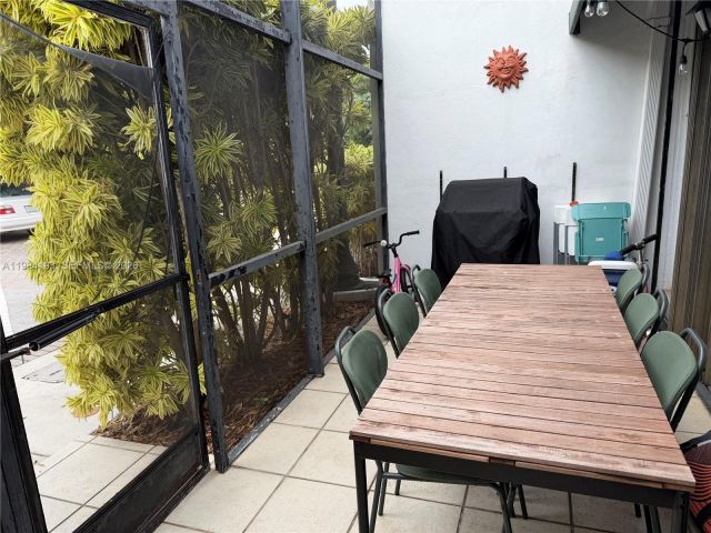 Дом в аренду по адресу 350 Grapetree Dr 410 - фото 7452217