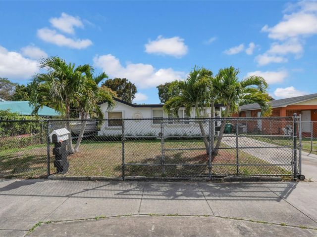 Продажа дома по адресу 10230 SW 172nd St - фото 7493849