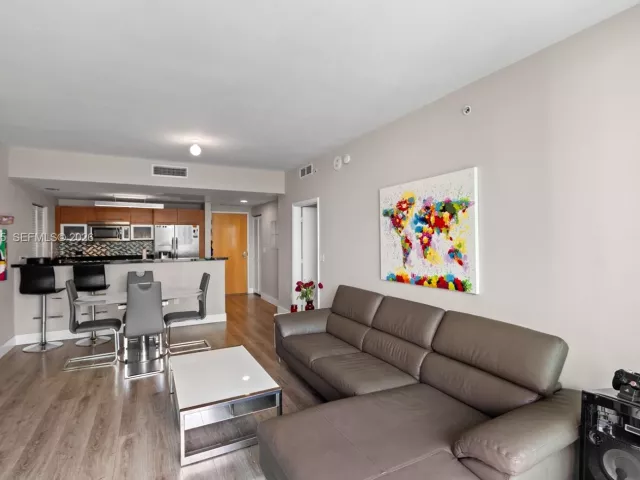 Продажа квартиры #2410 - фото 7488784