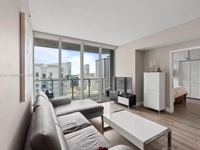 Продажа квартиры #2410 - фото 7488775