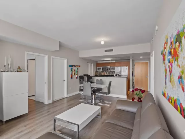 Продажа квартиры #2410 - фото 7488776