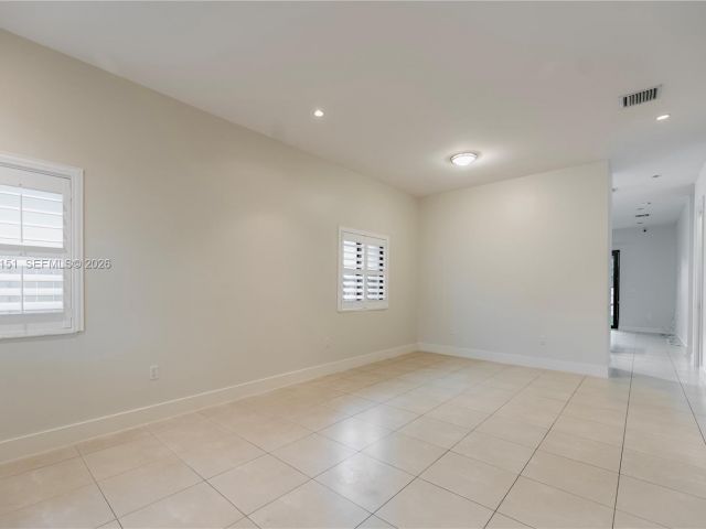 Продажа дома по адресу 2030 SW 60th Ave - фото 7493810